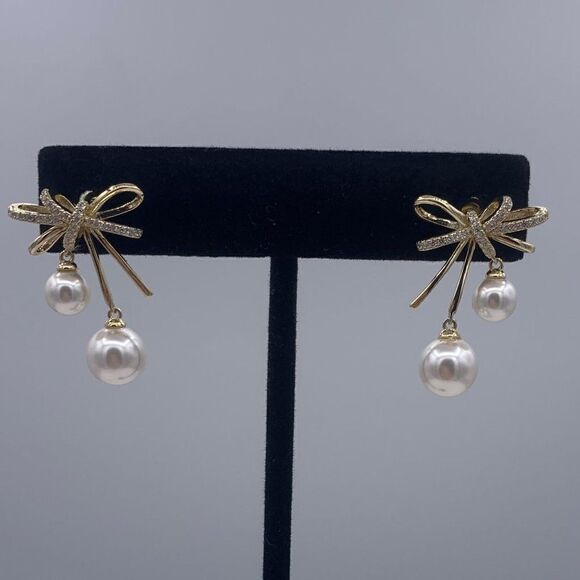 NWOT, hard/clam shell/wristlet/cross body purse/bag, champagne colour, crystals - Picture 9 of 13